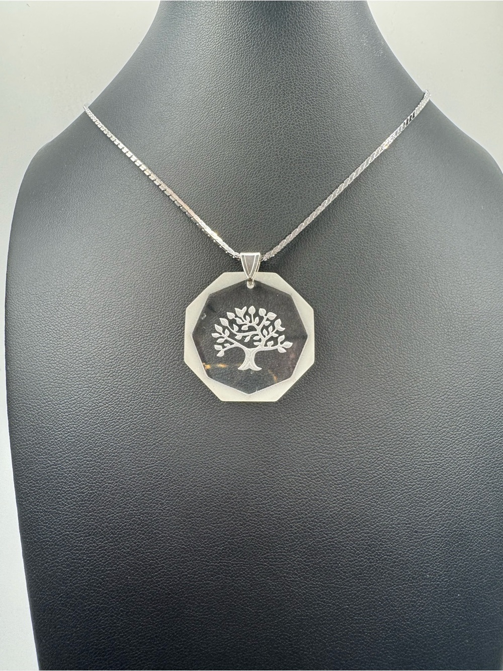 Avon Tree of Life Pendant Necklace